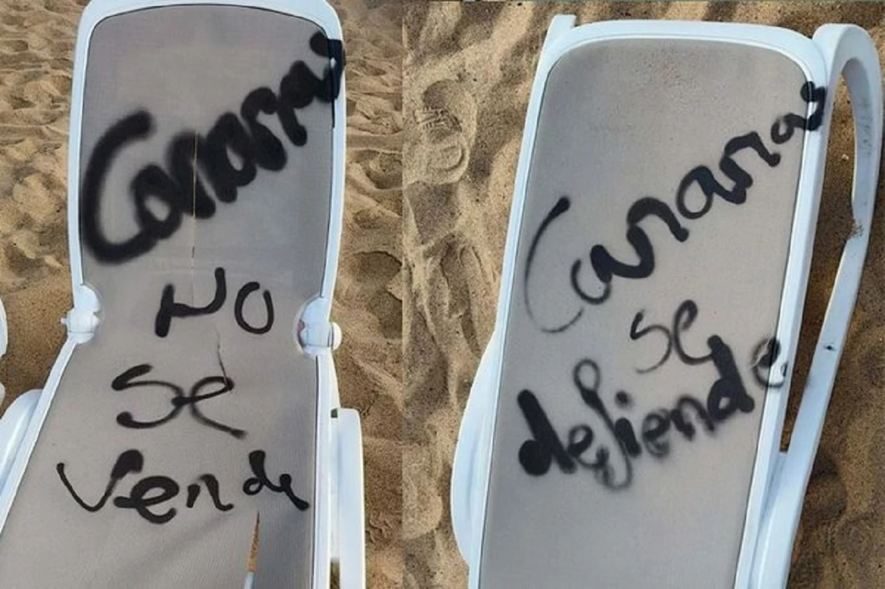 İspanya’da turizm karşıtları eylemciler şezlonga grafiti çizdi