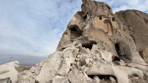 Kapadokya'da Tarihi Peribacaları Gece Saatlerinde Yıkıldı